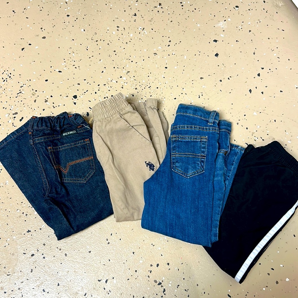2 jeans, 1 khaki (polo) , 1 swooshi pants size 4T